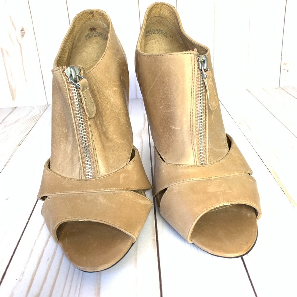 Aldo Tan Leather Open-Toe Zip Ankle Booties. Size 41.